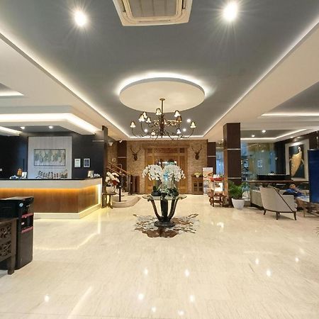 Narita Classic Hotel Surabaja Zewnętrze zdjęcie