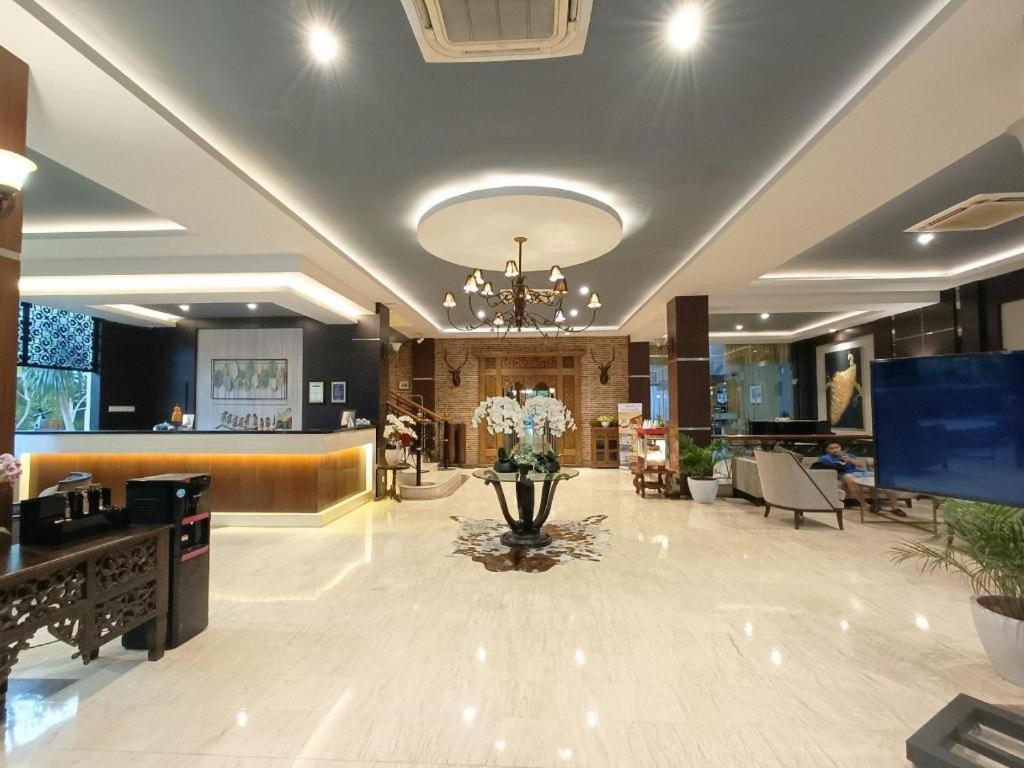 Narita Classic Hotel Surabaja Zewnętrze zdjęcie