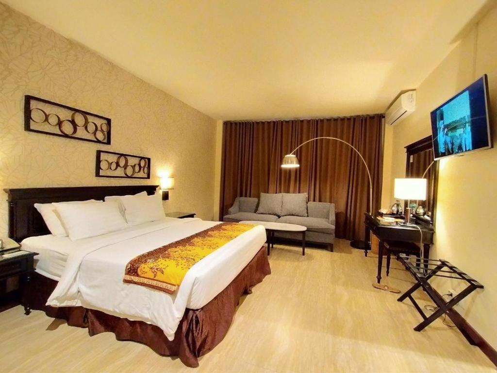 Narita Classic Hotel Surabaja Zewnętrze zdjęcie