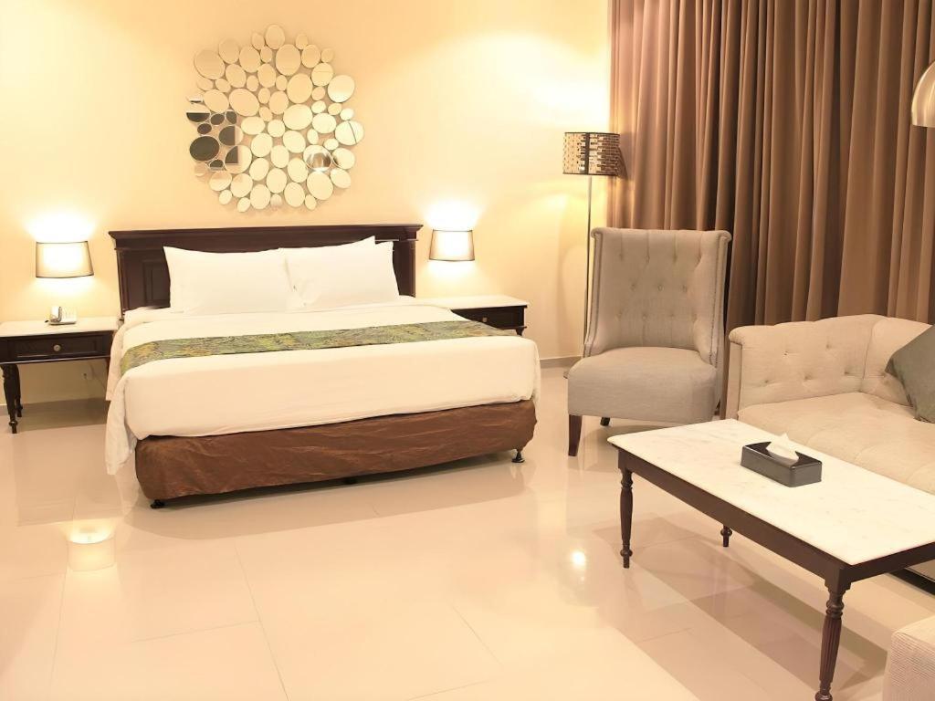 Narita Classic Hotel Surabaja Zewnętrze zdjęcie