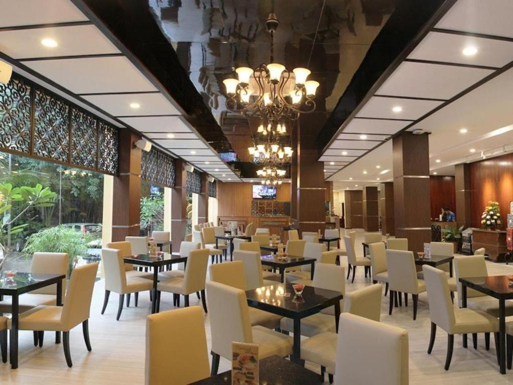 Narita Classic Hotel Surabaja Zewnętrze zdjęcie