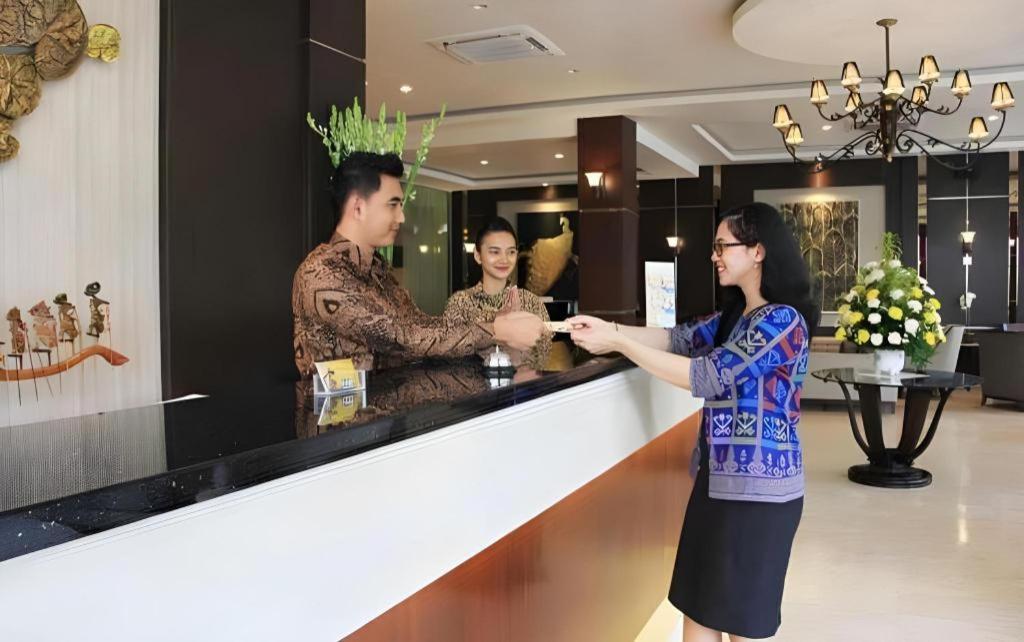 Narita Classic Hotel Surabaja Zewnętrze zdjęcie