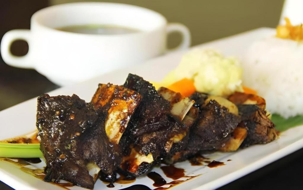 Narita Classic Hotel Surabaja Zewnętrze zdjęcie
