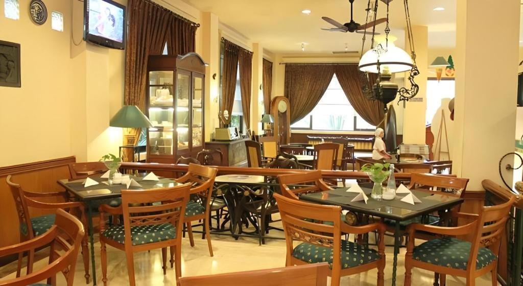 Narita Classic Hotel Surabaja Zewnętrze zdjęcie