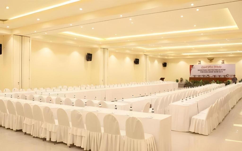 Narita Classic Hotel Surabaja Zewnętrze zdjęcie