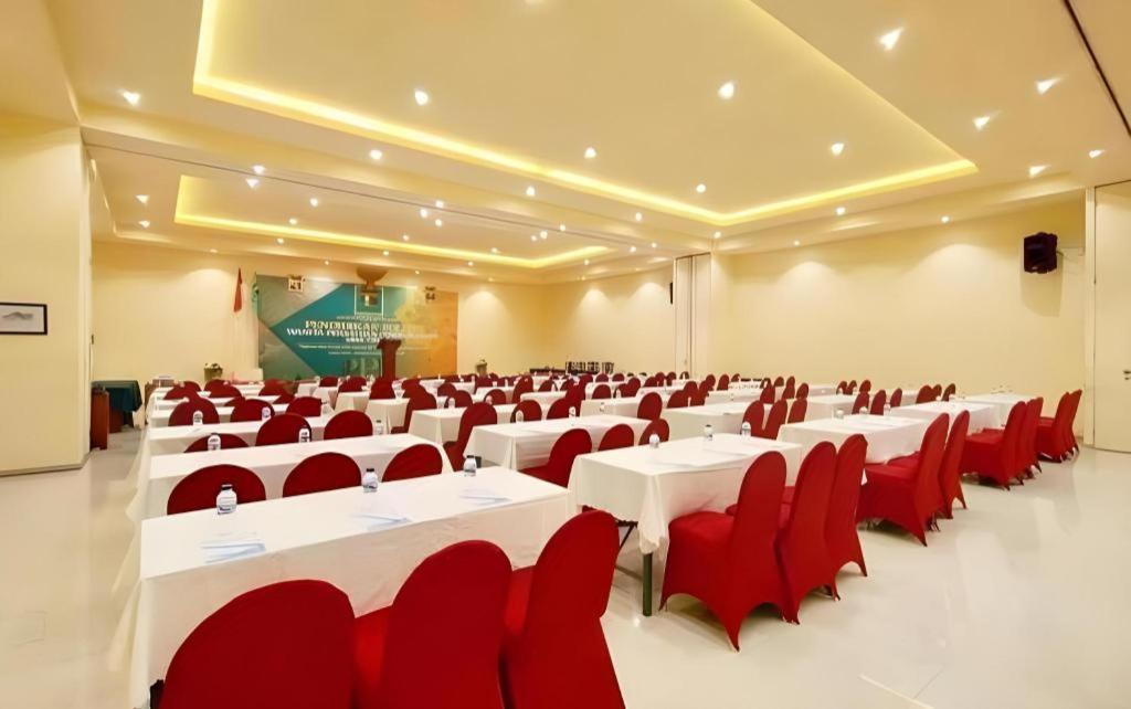 Narita Classic Hotel Surabaja Zewnętrze zdjęcie