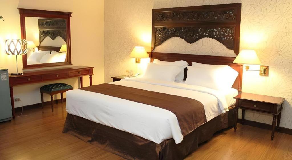 Narita Classic Hotel Surabaja Zewnętrze zdjęcie