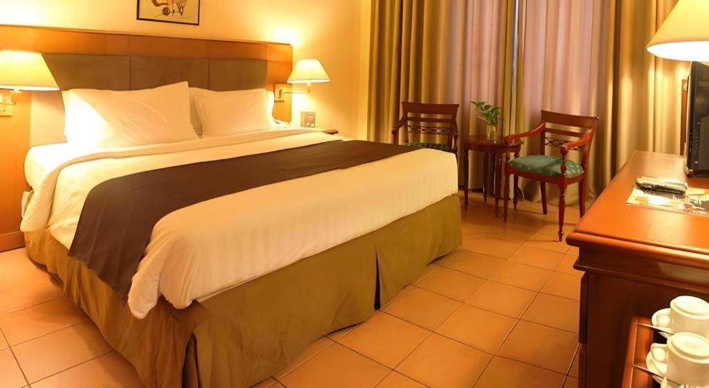 Narita Classic Hotel Surabaja Zewnętrze zdjęcie