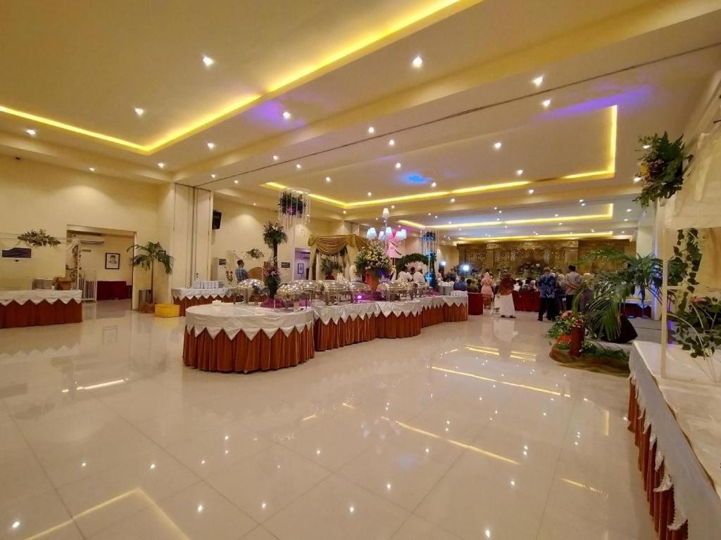 Narita Classic Hotel Surabaja Zewnętrze zdjęcie